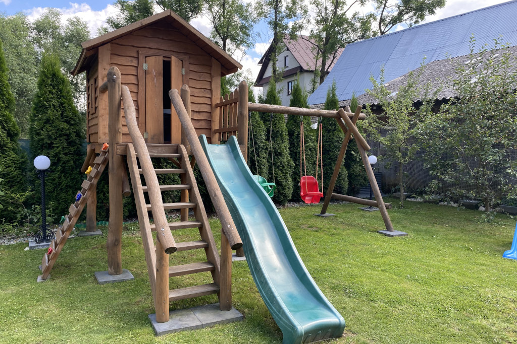 Plac zabaw pensjonatu Pietrasówka